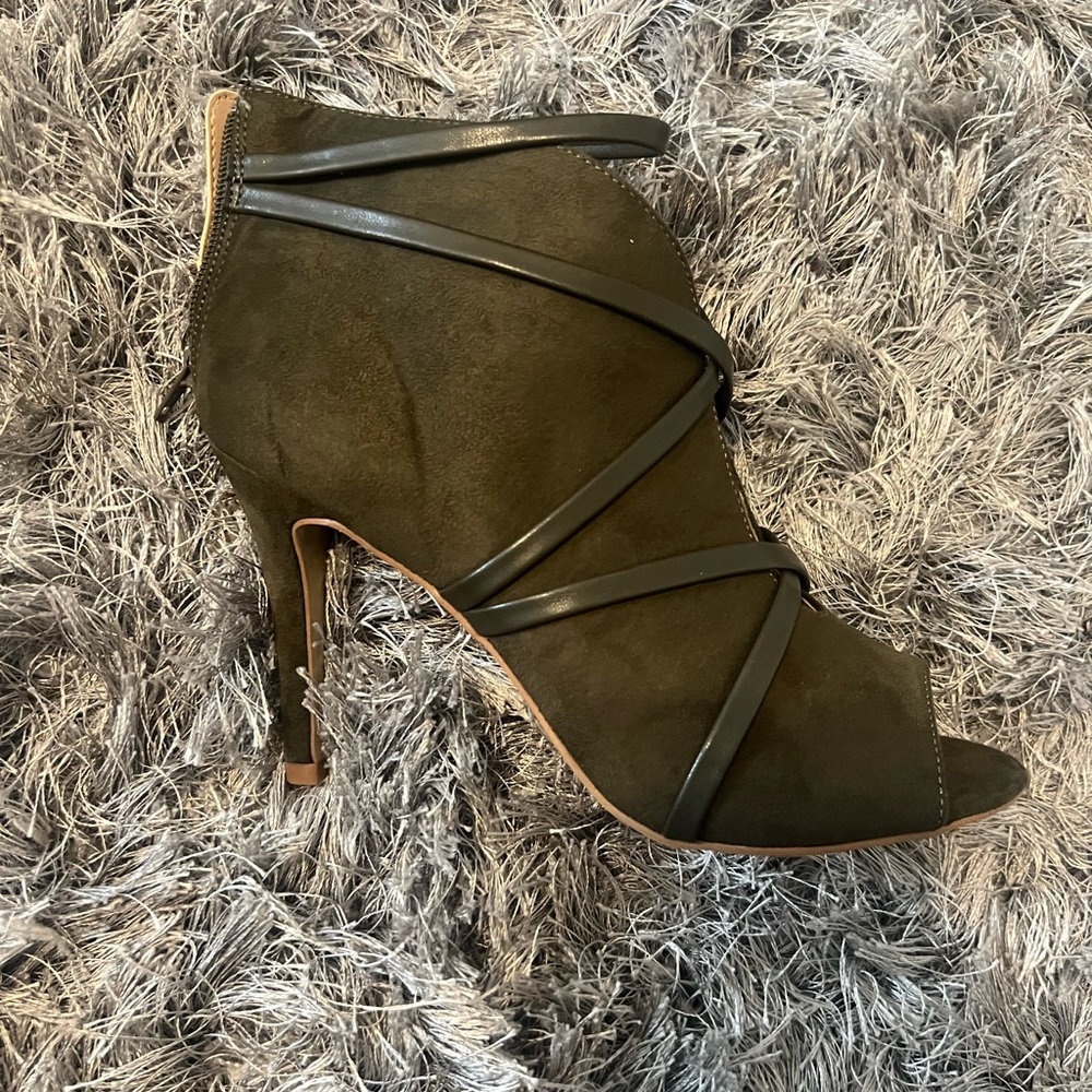 Journee Samara heeled booties